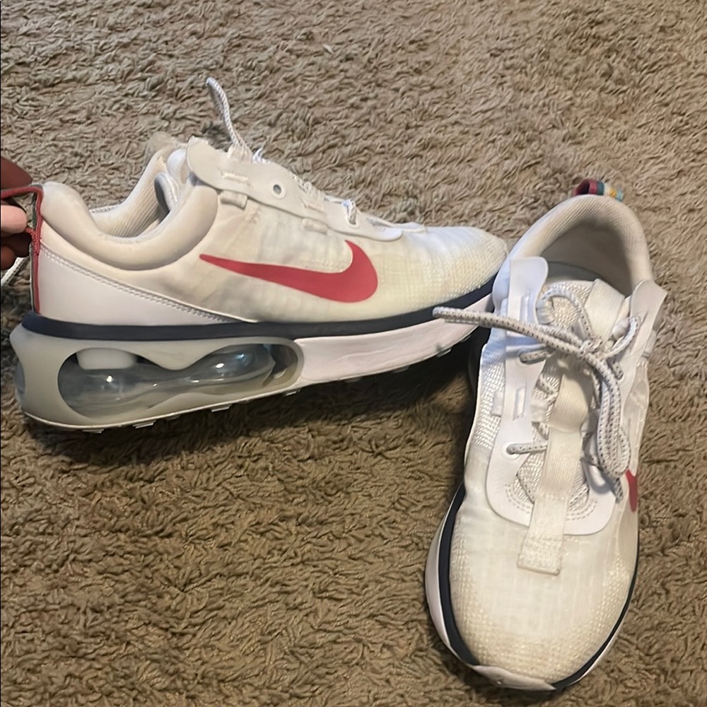 Nike Air Max White and Pink Sneakers - Picture 4 of 6